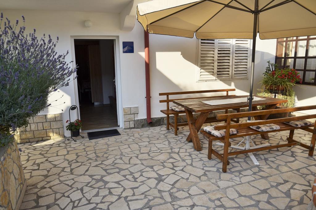 Apartments Dumencic Rab Mundanije Εξωτερικό φωτογραφία